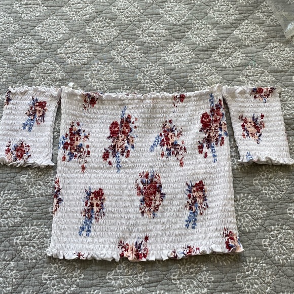 adorable shoulderless floral top - Picture 1 of 1